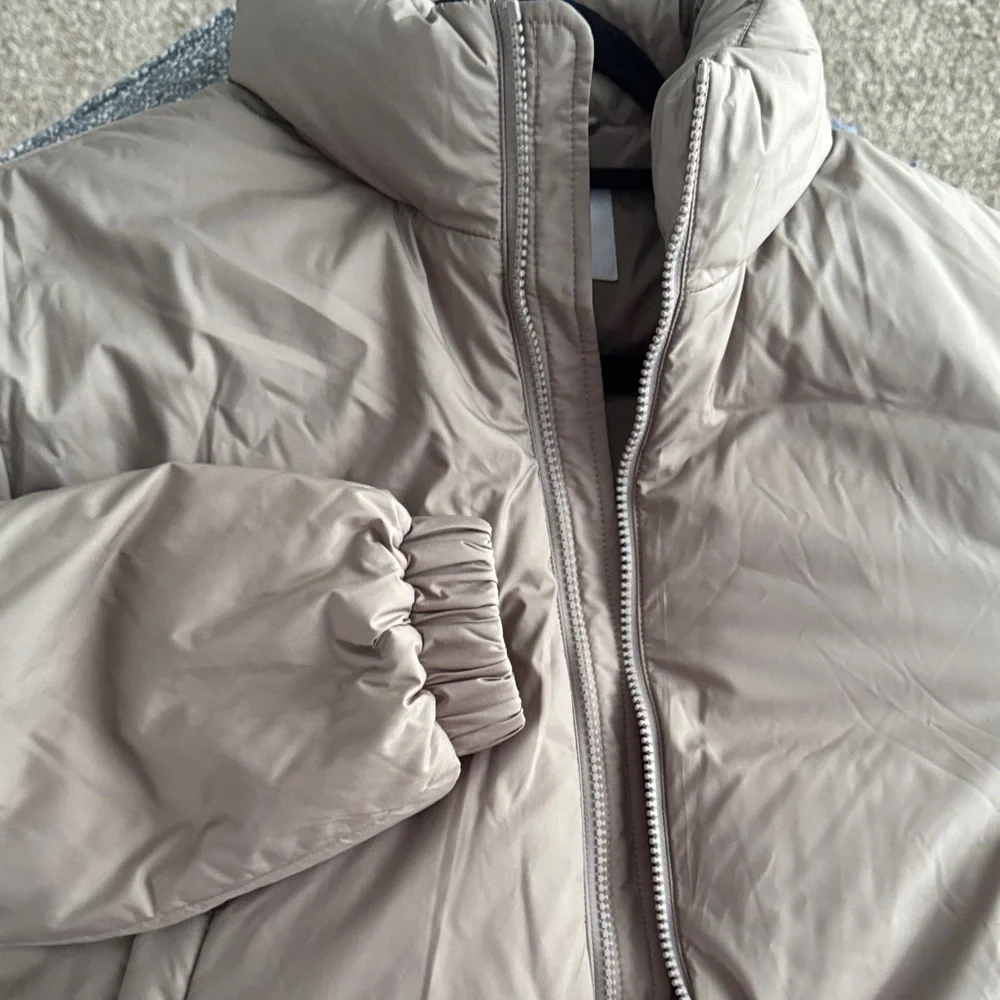 Aritzia Chelsea Taupe Jacket puffer - Picture 8 of 8
